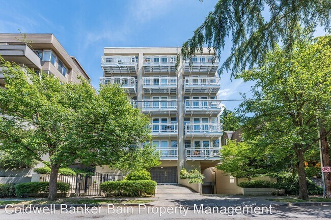 Building Photo - 2 br, 1.5 bath House - 322 Belmont Ave. E....