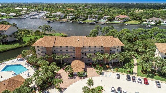 Foto del edificio - 2201 Marina Isle Way