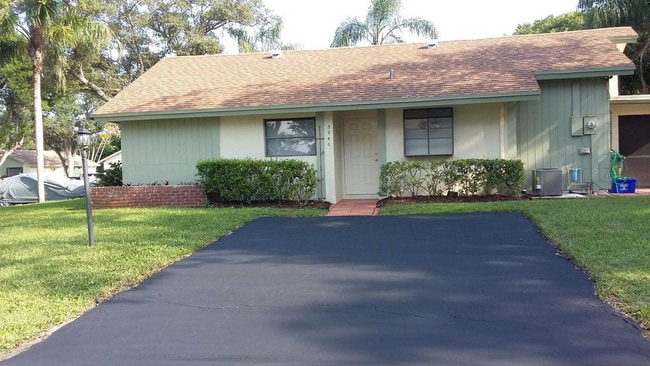 Building Photo - 3940 Arelia Dr S