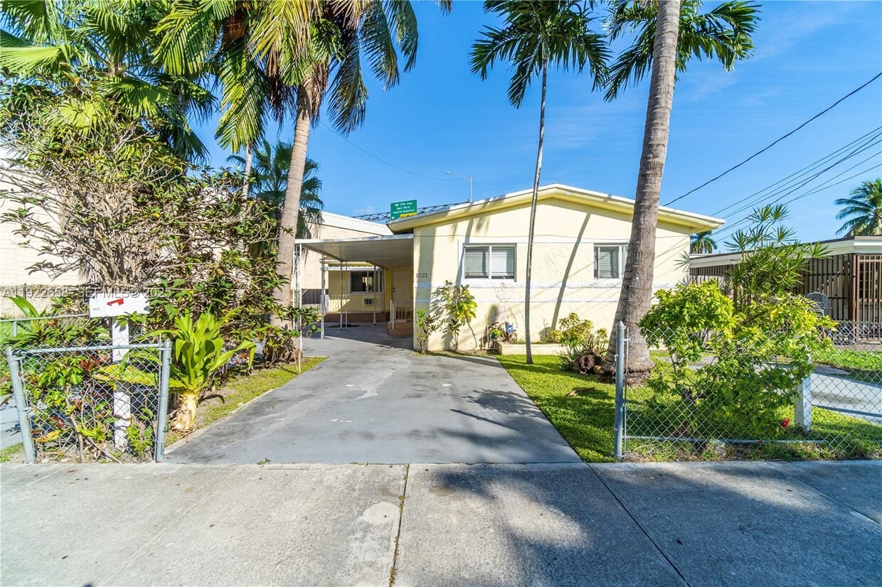 Foto principal - 1021 NW 23rd Ave