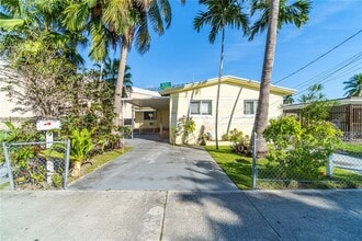 Building Photo - 1021 NW 23rd Ave