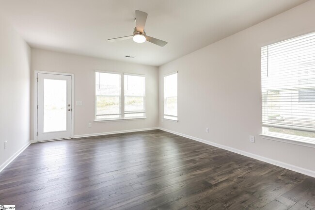 Foto del edificio - 620 Goldburn Wy