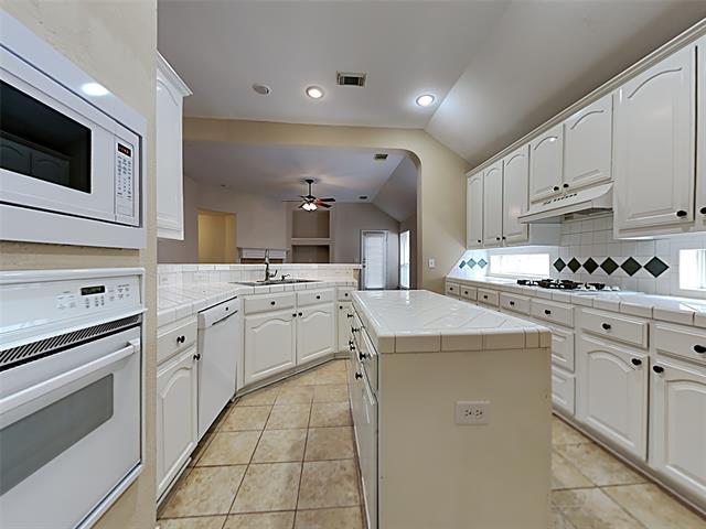 Building Photo - 18732 Tall Oak Dr