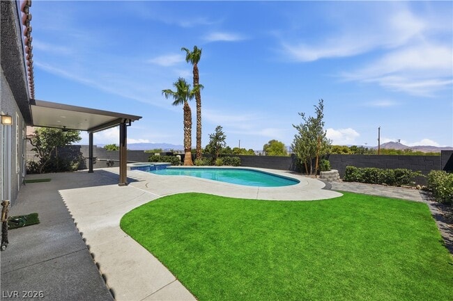 Building Photo - 328 Waterwheel Falls Dr