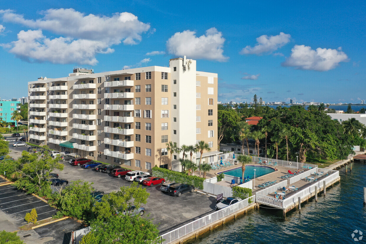 Foto principal - Island Place at North Bay Village