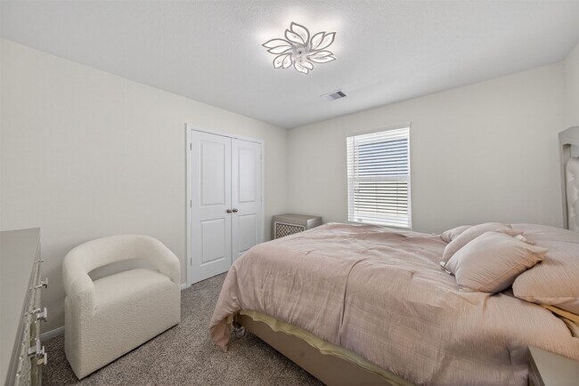 Foto del edificio - 2456 Solaris Bnd Dr