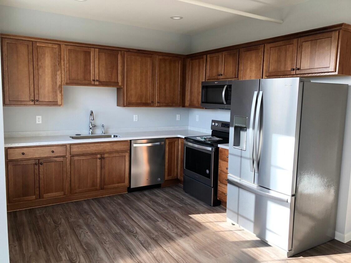 Kitchen - 473 Aurora St