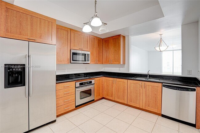 Building Photo - 3340 NE 190th St