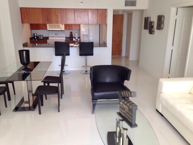 Foto del edificio - 1200 Brickell Bay Dr