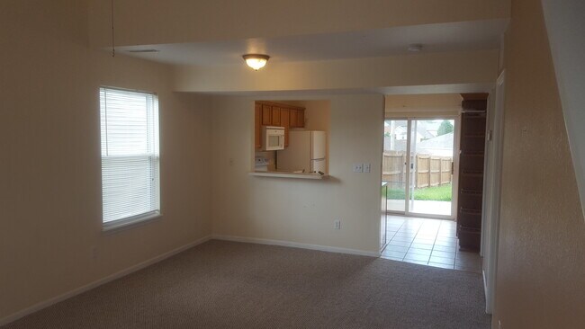 Foto del edificio - 3408-3410-3410 Squirrel Dr