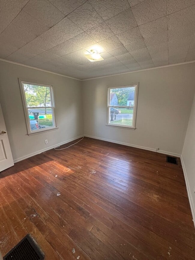 Building Photo - 4404 Plaza Dr
