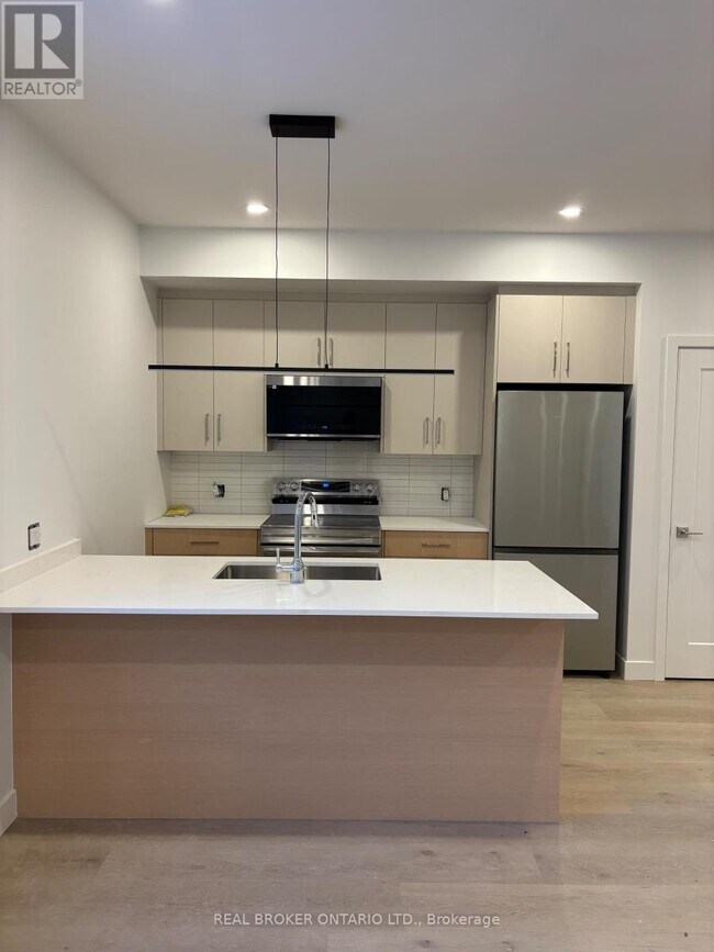 Building Photo - 184 Woodroffe Ave