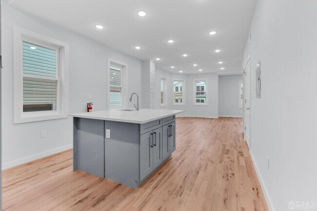 Building Photo - 832 S 18th St