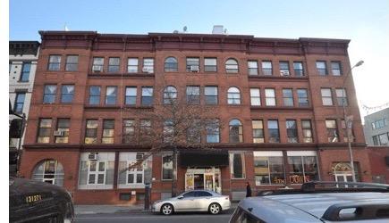 Foto del edificio - 740 Grand St