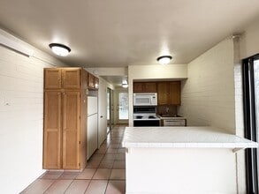 Building Photo - 599 Darwin St