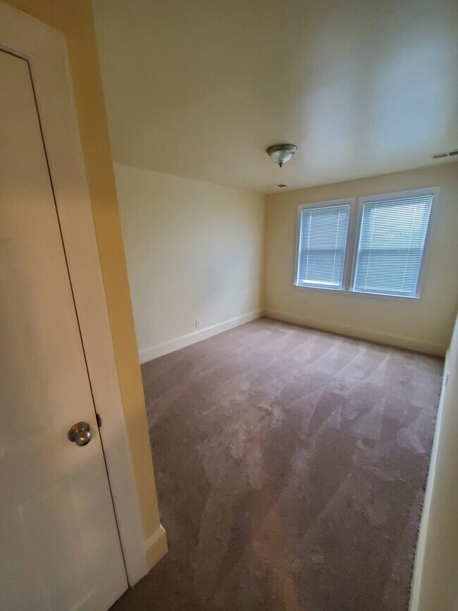 Building Photo - 3700 Erdman Ave