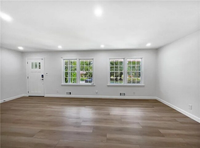 Building Photo - 2685 Rainbow Ridge Rd