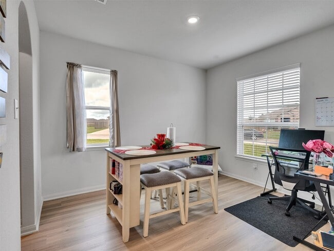 Building Photo - 2123 Mule Ridge Dr