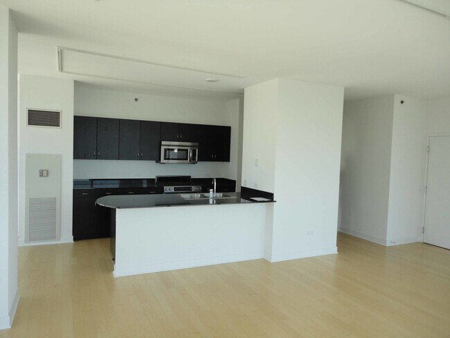 Building Photo - 8 E Randolph St