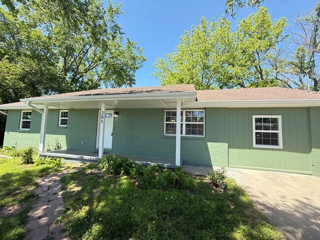 Foto del edificio - 4 bed 2 Bath Ozark, MO