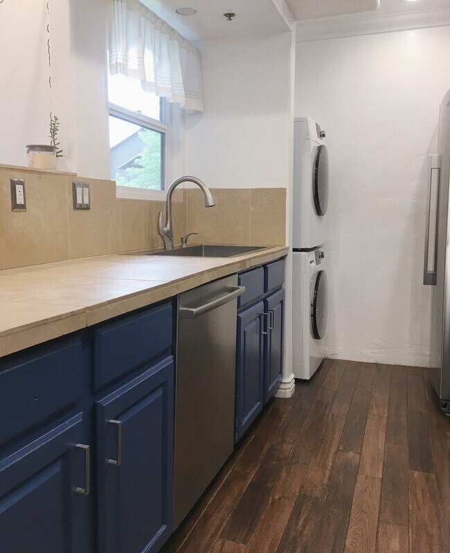 Foto del edificio - 6851 N 2200 W