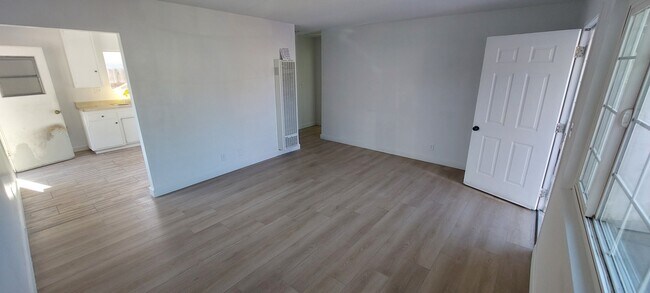 Foto del edificio - 230 S Azusa Ave