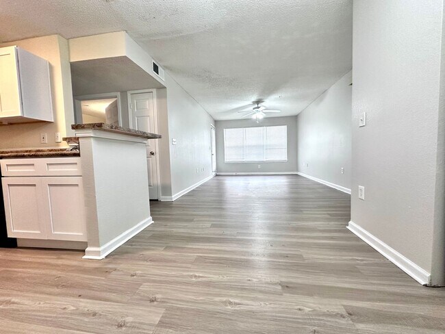 Foto del edificio - Cozy 3B/2B Upgraded Condo near Beach in De...