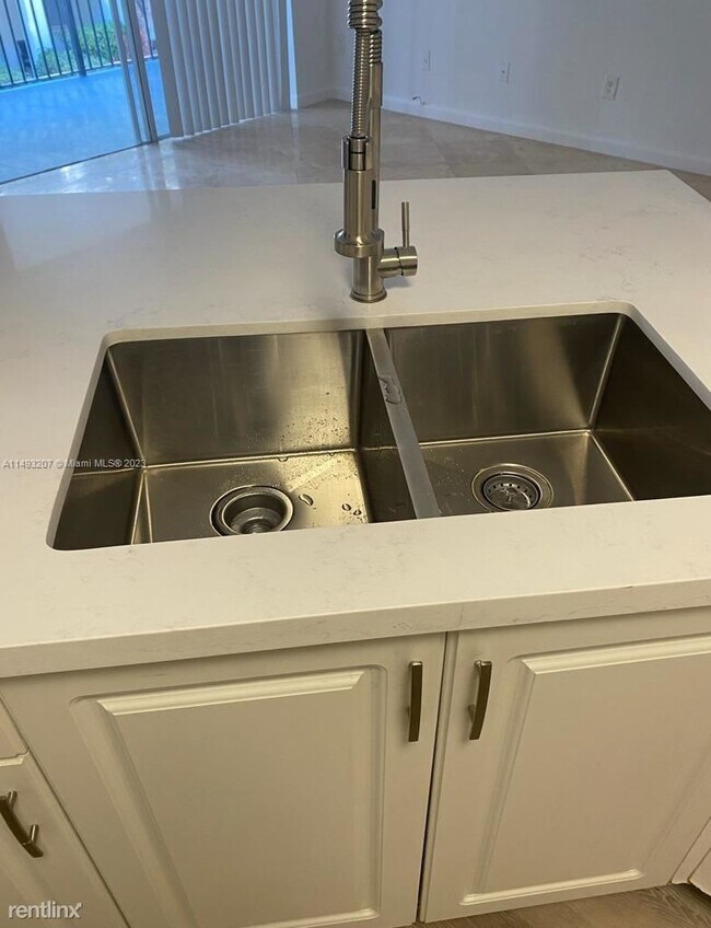 Foto del edificio - 3 br, 2 bath House - 3245 NE 184th St Apt ...