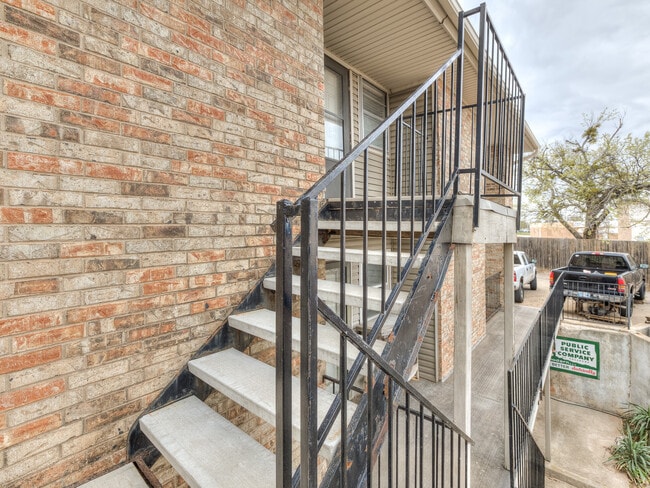 Building Photo - 6728 N Meridian Ave