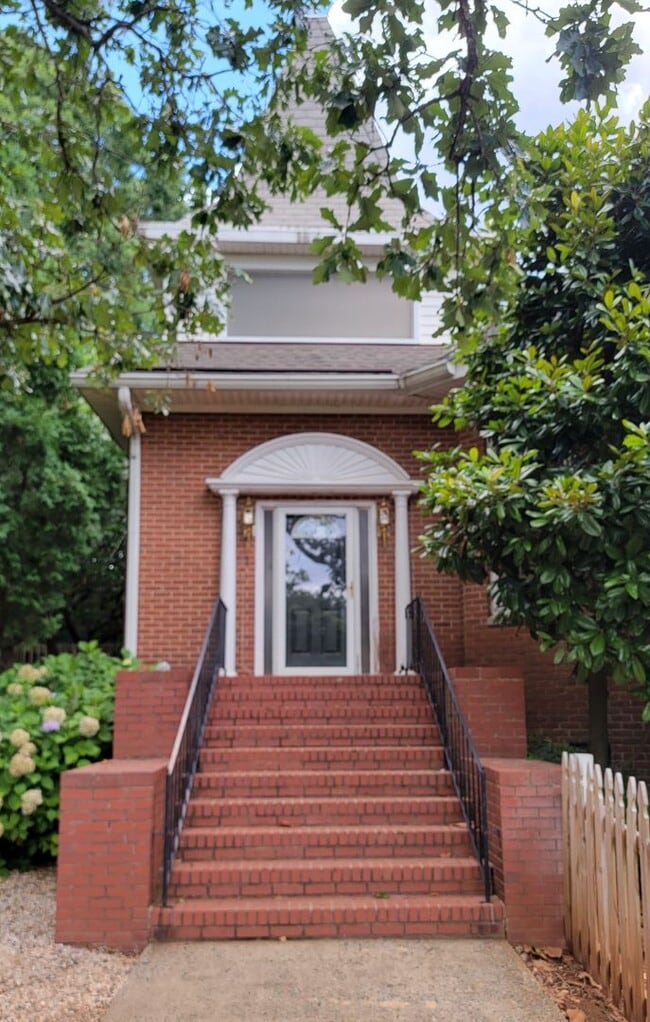 Foto del edificio - Exclusively Offered by Muse Realty, LLC