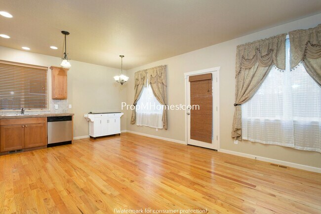 Foto del edificio - Charming Four Bedroom Home in Aloha on Quiet Cul-De-Sac!