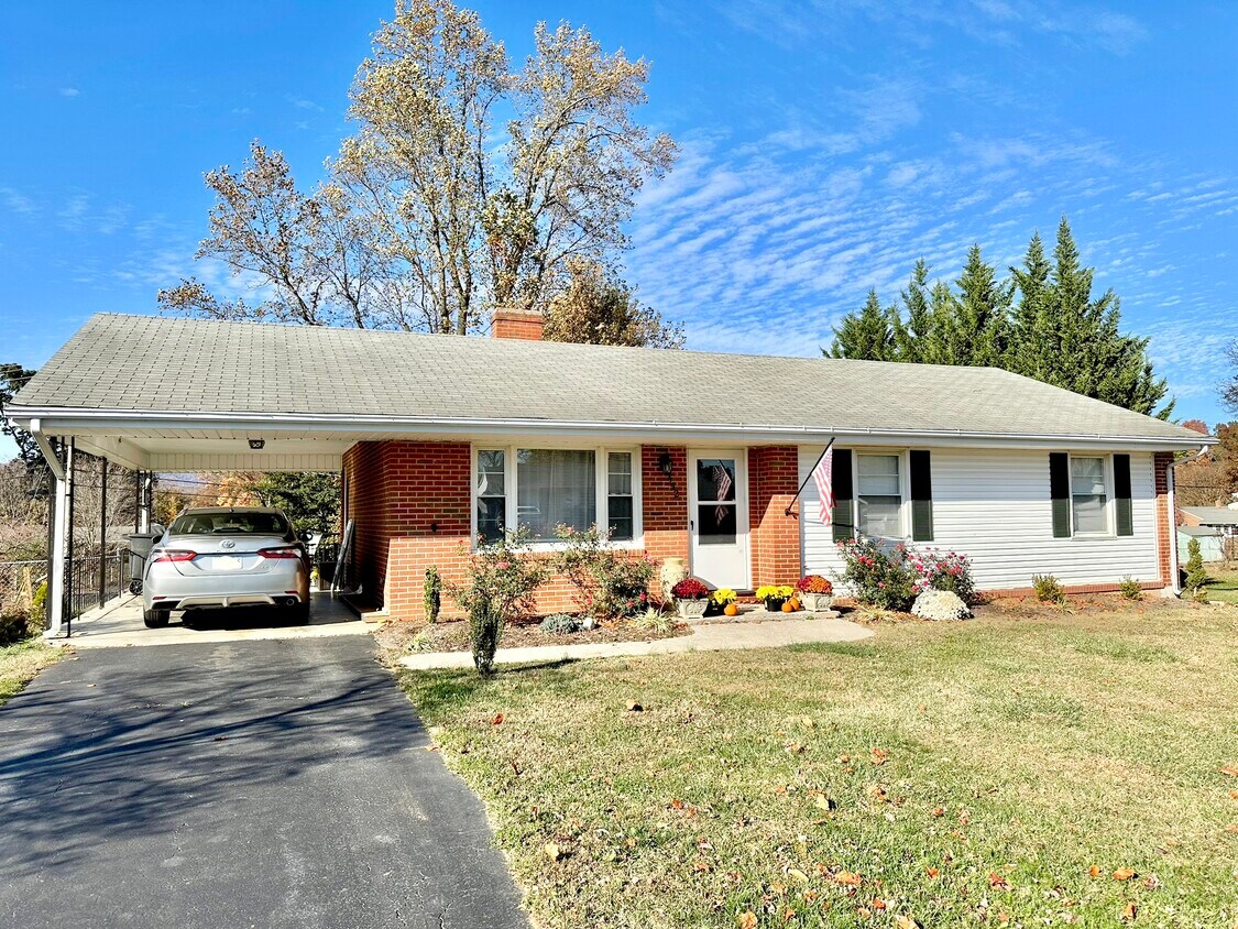 452 Elden Ave, Hollins, VA 24019 House Rental in Hollins, VA