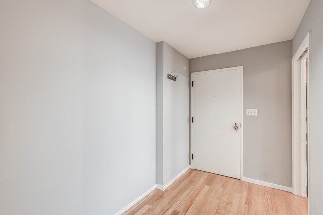 Building Photo - Luxury 1 bed 1 bath Downtown Seattle!