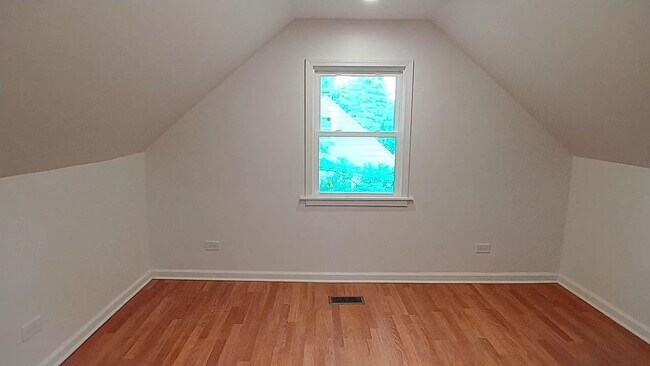 Building Photo - 356 Highland Rd
