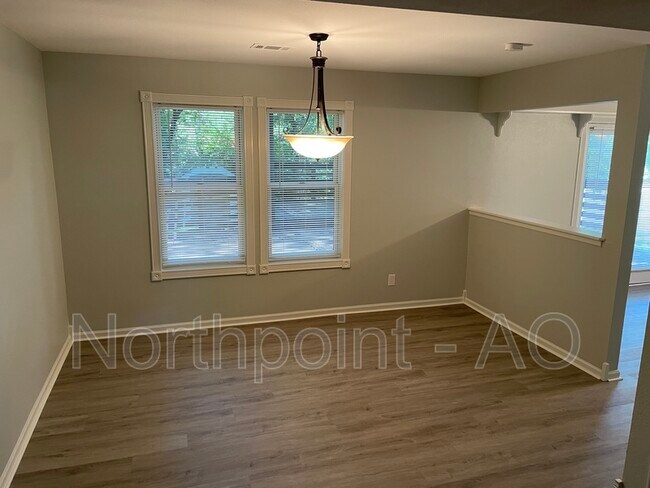 Building Photo - 5609 N Mayview Ave