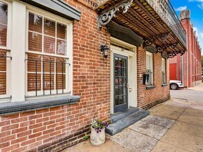 Building Photo - 217 Abercorn St
