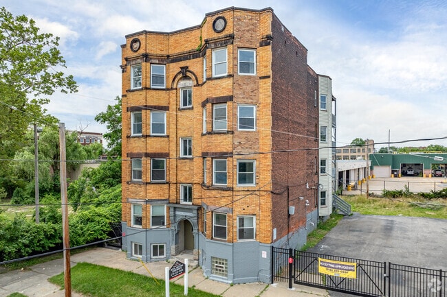 Building Photo - Royal Midtown