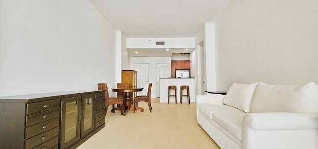 Building Photo - 801 S Olive Ave