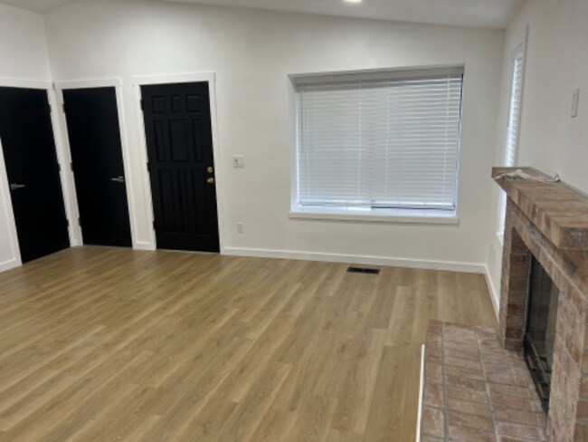 Building Photo - 3516 SE 64th Ave