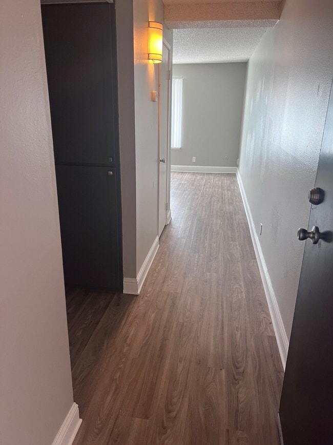 Building Photo - The Elms Apartments