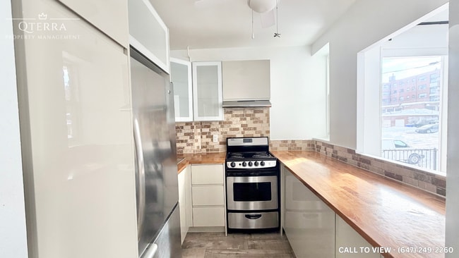 Building Photo - 6 Kings Point Dr