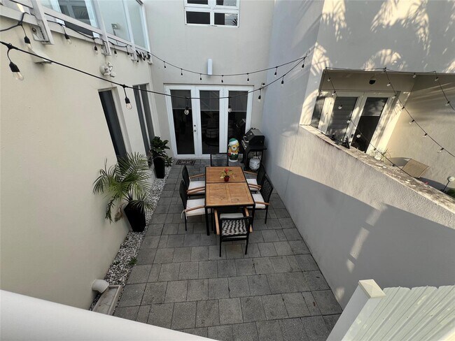 Foto del edificio - 6416 NW 105th Pl