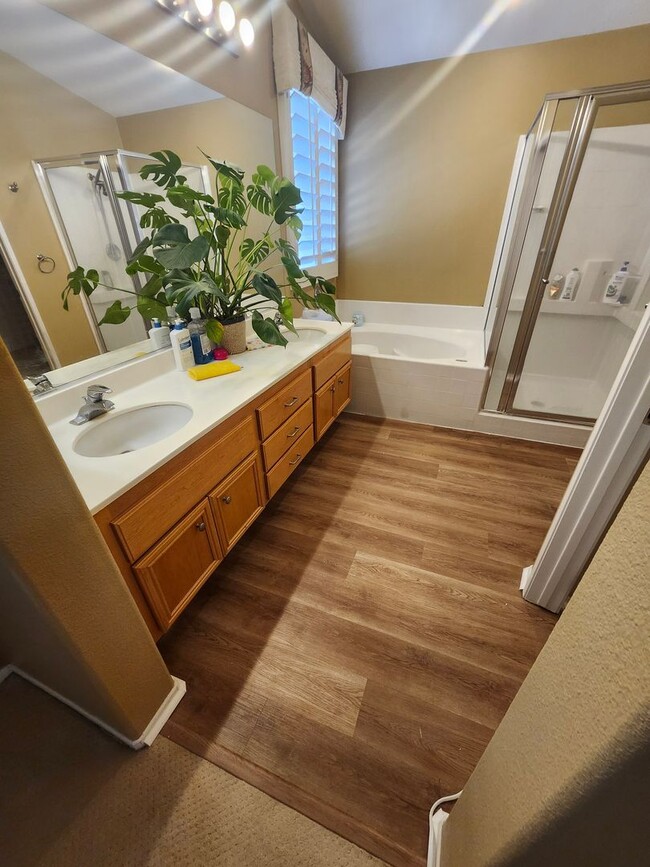 Building Photo - Beautiful two-story in Hunter's Ridge