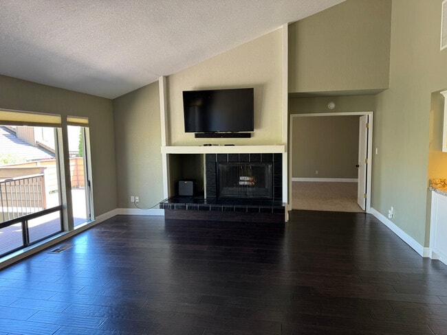 Foto del edificio - 1225 Red Dog Ln