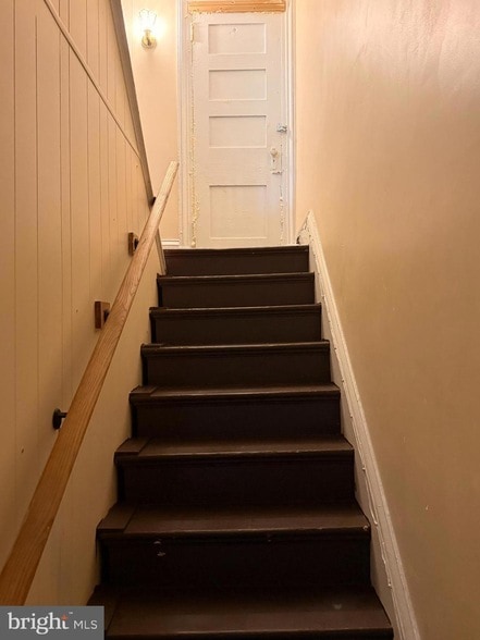 Building Photo - 105 W Broadway