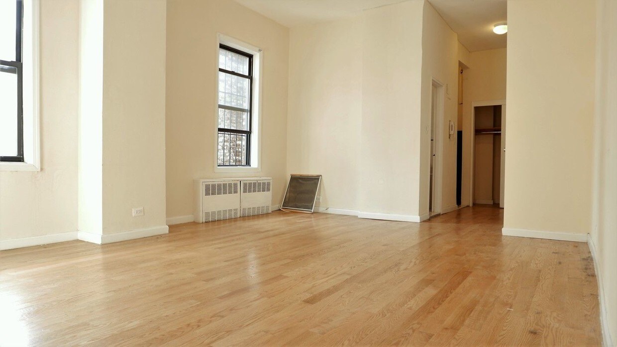 Primary Photo - 205 W 101st St