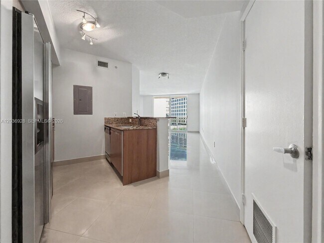 Foto del edificio - 9055 SW 73rd Ct