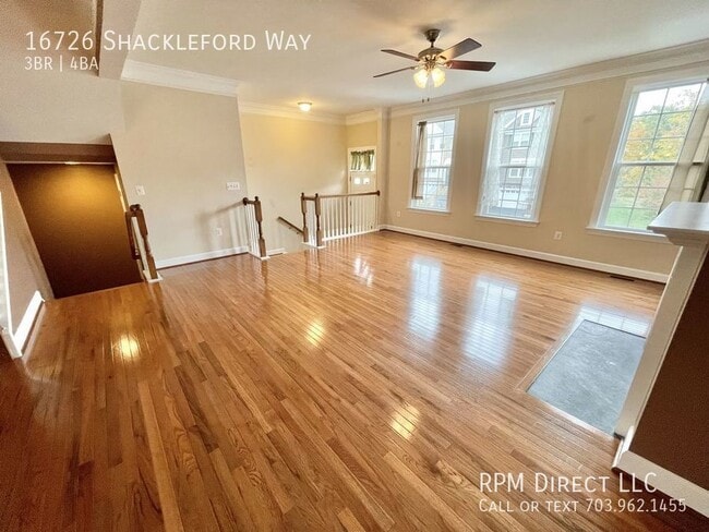 Building Photo - Large TH in Powells Landing