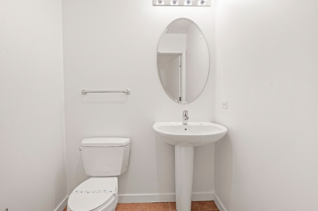 Building Photo - 765 S Clark St