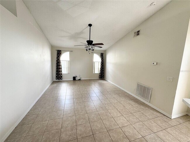 Foto del edificio - 1718 Bridgeview Cir